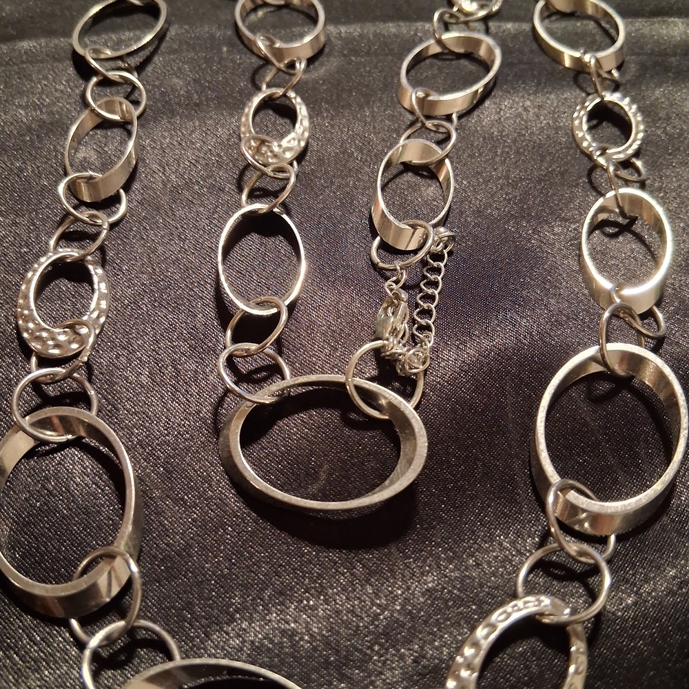 Daisy Fuentes Silver Oval Link Necklace 36 In Long.